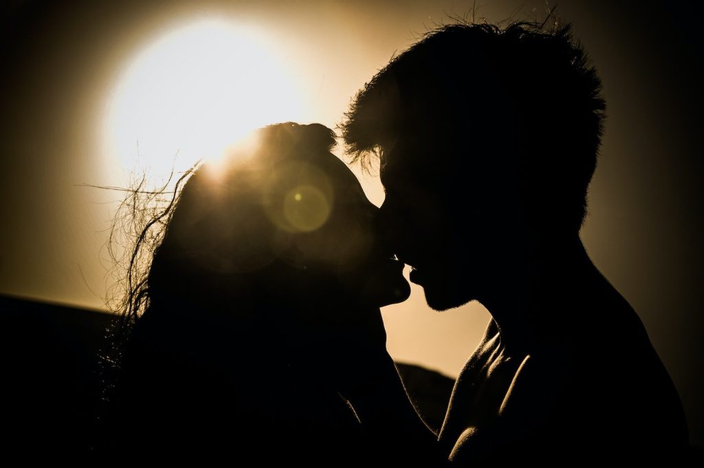 When You Kiss Someone Does Their DNA Stay In Your Mouth For 6 Months