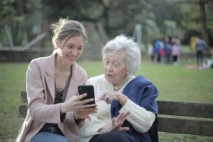 6 Practical Tips for Caring for Parents with Chronic Illness in the Comfort of Home